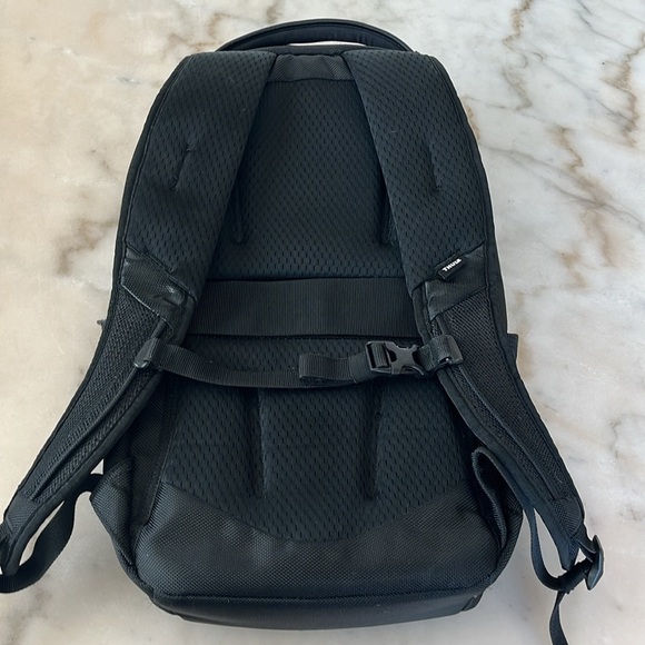 THULE SWEDEN Accent Backpack 23L Black UNISEX Backpack - Picture 9 of 16